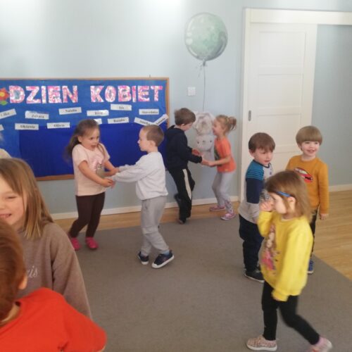 Dzień Kobiet u Wesołych skrzatów.4