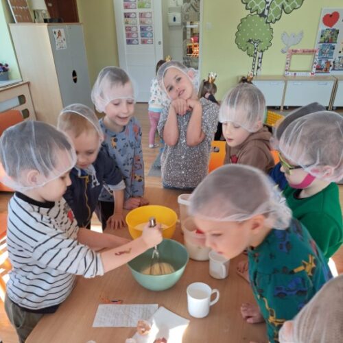 Dzień Kobiet u Wesołych skrzatów.6