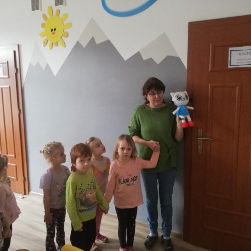 Krasnoludki gotują z Kicią Kocią.01