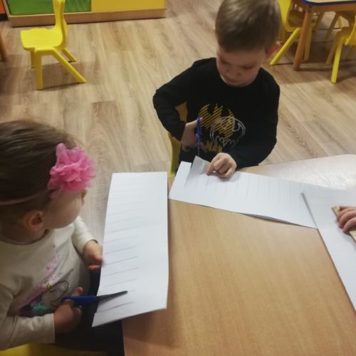 Krasnoludki gotują z Kicią Kocią.03