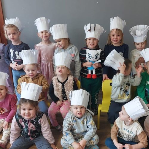 Krasnoludki gotują z Kicią Kocią.04