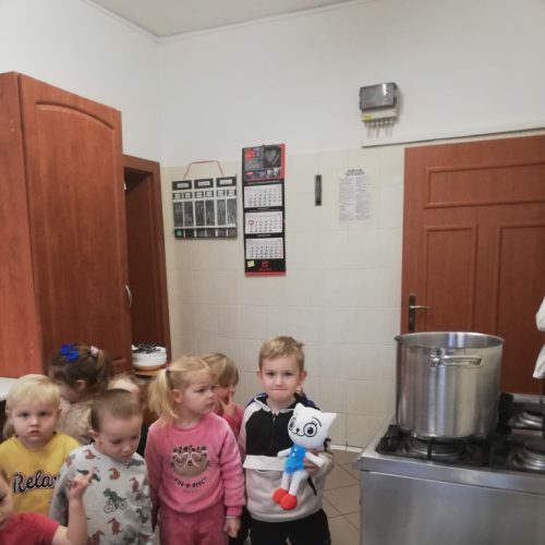 Krasnoludki gotują z Kicią Kocią.07