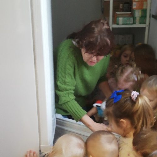 Krasnoludki gotują z Kicią Kocią.08