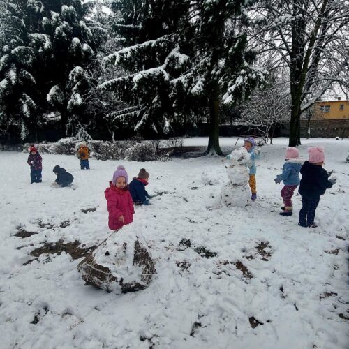 Pierwsze zabawy na śniegu3