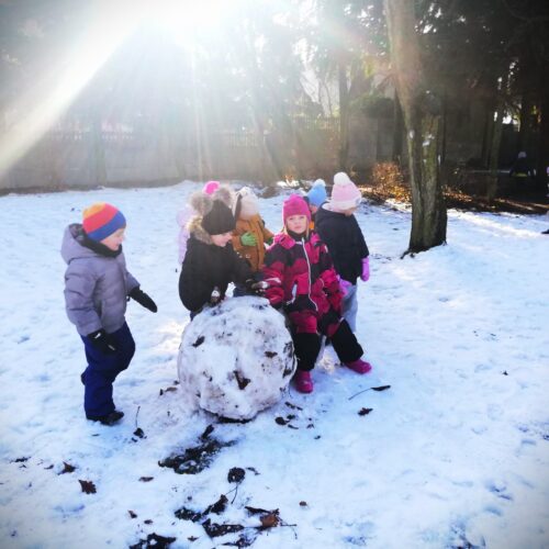 Pierwsze zabawy na śniegu3