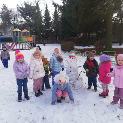 Pierwsze zabawy na śniegu4